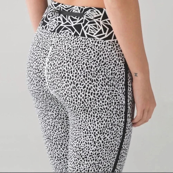 Lululemon Real Quick Tight Leggings Sz 8 - Picture 4 of 15